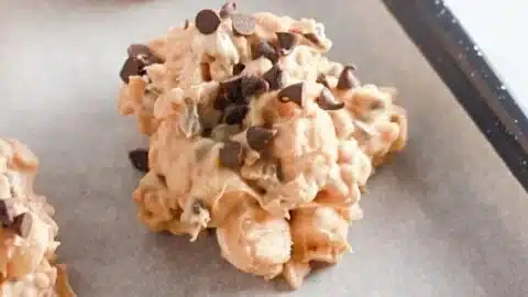 Delicious Avalanche Cookies with chocolate and marshmallows