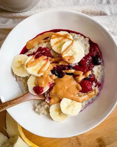Delicious high protein breakfast ideas with eggs, yogurt, and nuts for a healthy start.